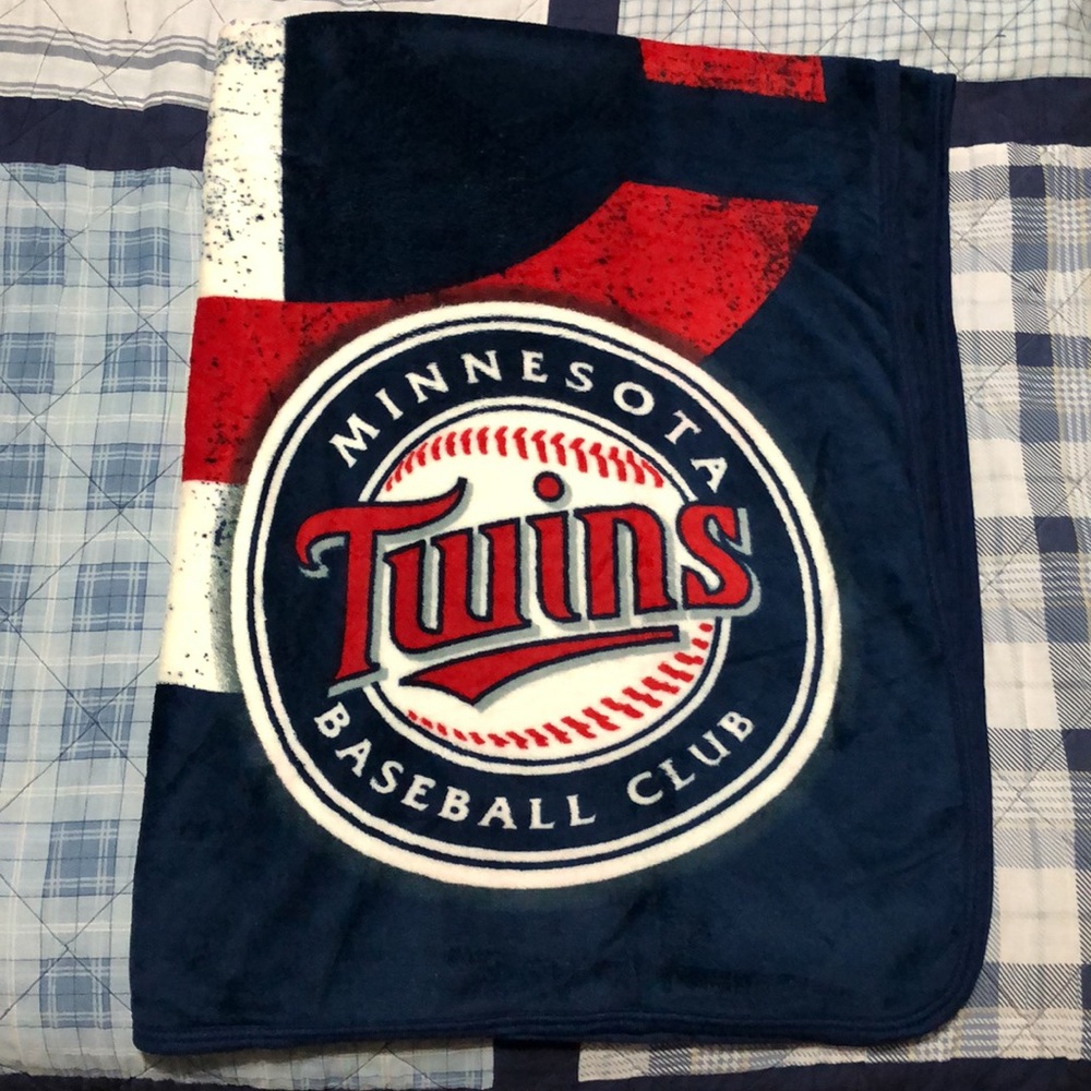 MLB Minnesota Twins Micro Raschel Throw - Picture 2 of 7